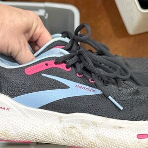 Brooks Gray and Pink Running Shoes ghost max